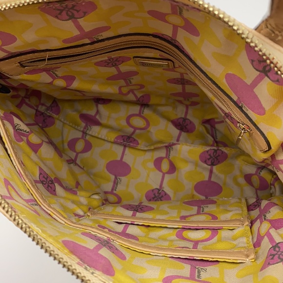 Black Friday Sale❗️Guess faux patent leather Reiko dome beige bag - Picture 7 of 17